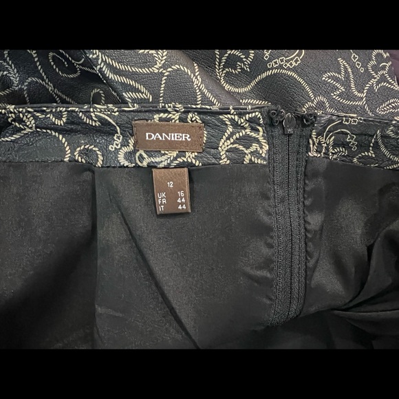 Danier Black Leather Skirt with Flower Print - Picture 4 of 6